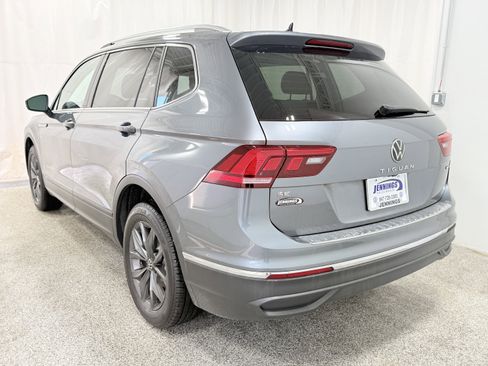 Used 2022 Volkswagen Tiguan SE w/ Panoramic Sunroof Package image 6