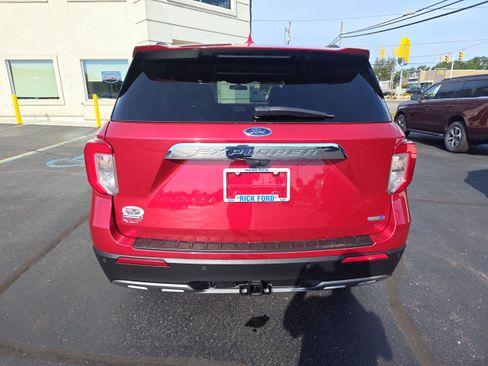 Used 2020 Ford Explorer XLT w/ Equipment Group 202A AWD/4WD image 16