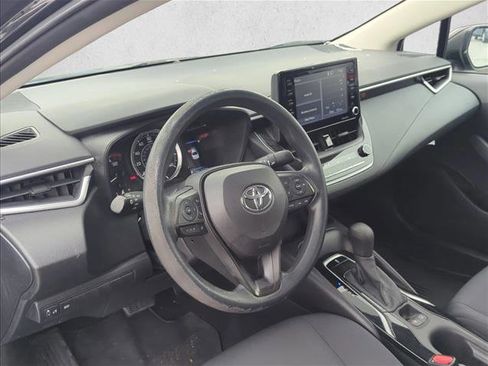 Used 2022 Toyota Corolla LE image 11
