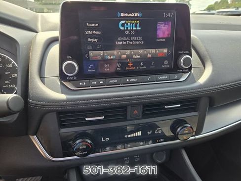 Used 2025 Nissan Rogue SV FWD image 25