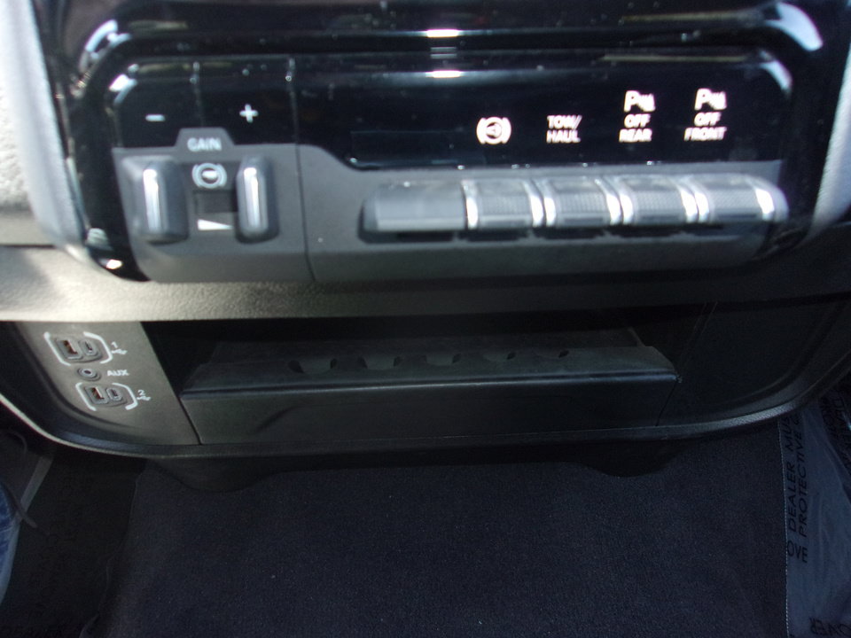 Used 2025 RAM 2500 Big Horn AWD/4WD image 23