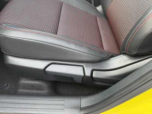 Used 2025 Nissan Kicks SR image 15