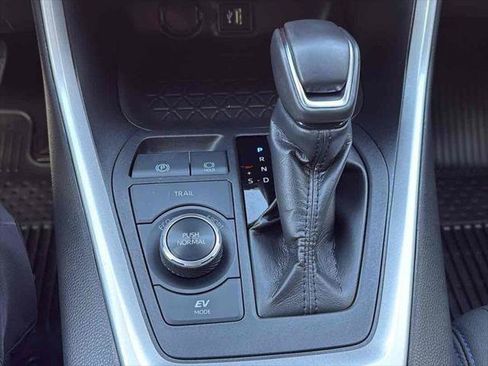 Used 2024 Toyota RAV4 SE w/ Convenience Package image 25