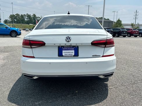 Used 2022 Volkswagen Passat 2.0T FWD image 15