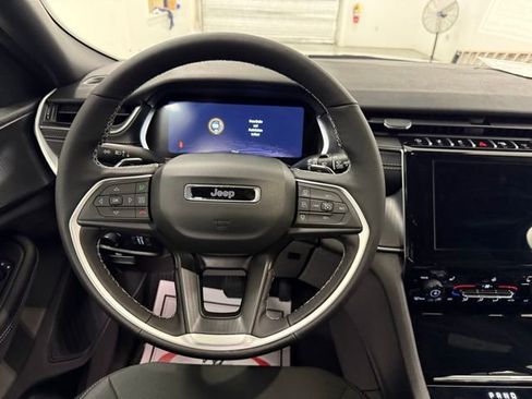 New 2025 Jeep Grand Cherokee Laredo image 18