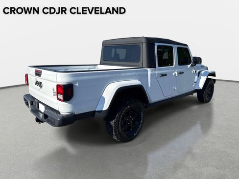 Used 2023 Jeep Gladiator Sport AWD/4WD image 4