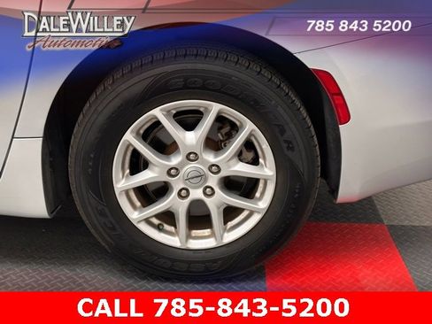 Used 2022 Chrysler Voyager LX image 23