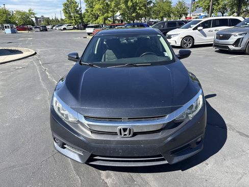 Used 2018 Honda Civic EX-T image 3