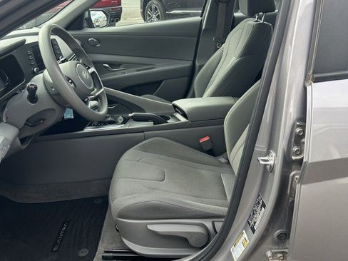 Used 2024 Hyundai Elantra SE image 13