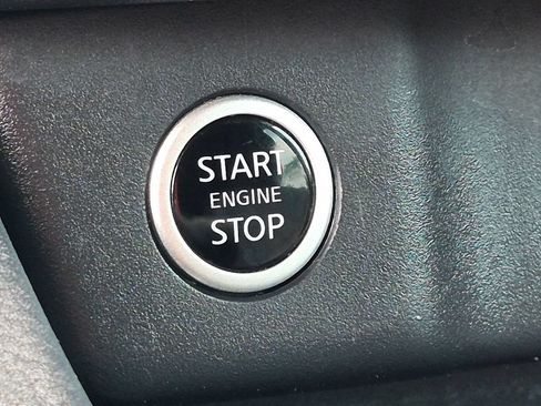 Used 2022 Nissan Rogue SV AWD/4WD image 16