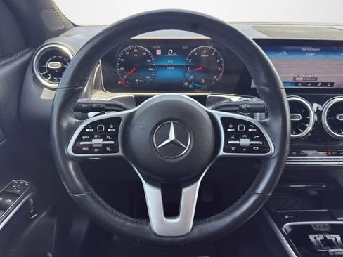 Used 2020 Mercedes-Benz GLB 250 4MATIC w/ Premium Package image 17