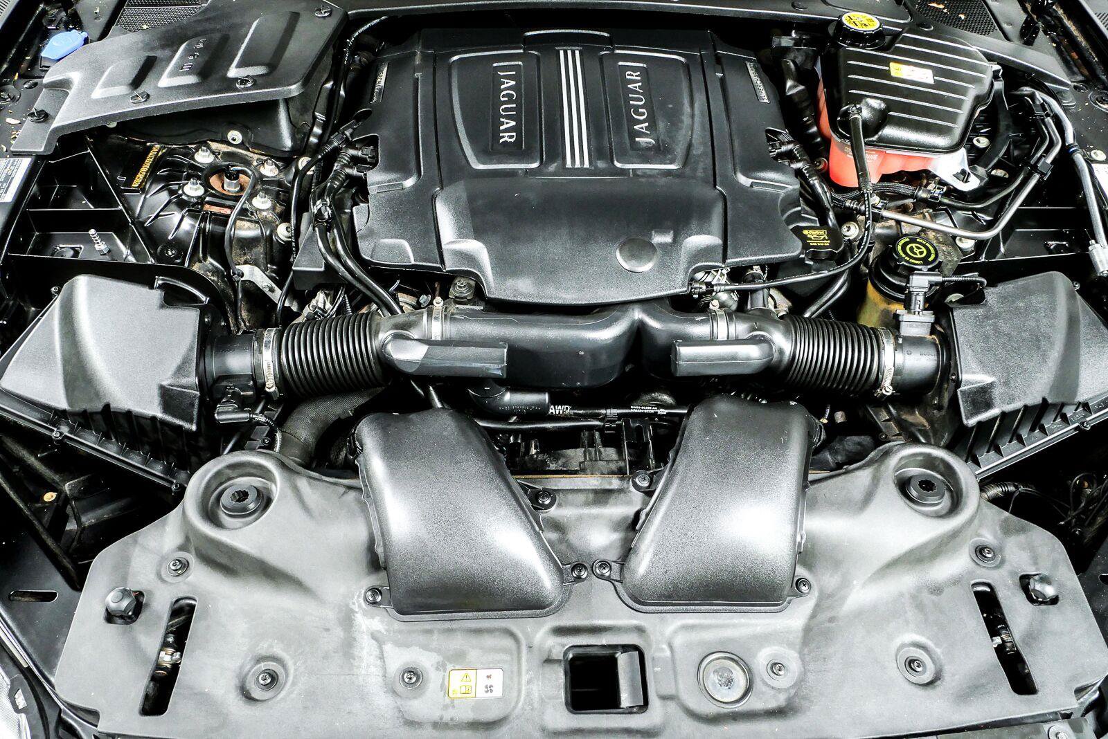 Used 2013 Jaguar XJ L Portfolio AWD/4WD image 36