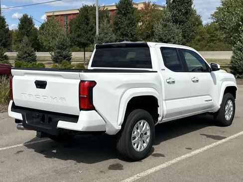 Used 2025 Toyota Tacoma SR5 RWD image 29