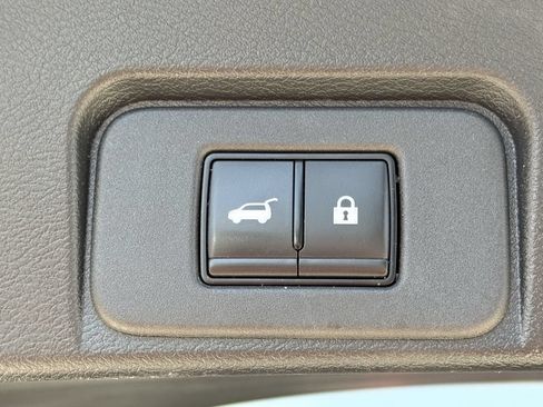 Used 2025 Nissan Rogue SV AWD/4WD image 31