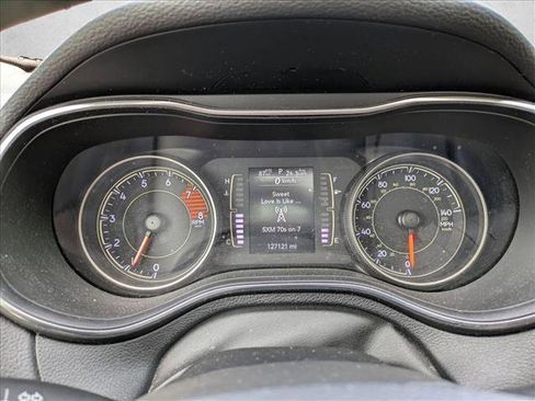 Used 2019 Jeep Cherokee Latitude Plus w/ Comfort/Convenience Group AWD/4WD image 11
