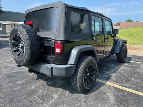 Used 2018 Jeep Wrangler Unlimited Sport w/ Connectivity Group AWD/4WD image 6