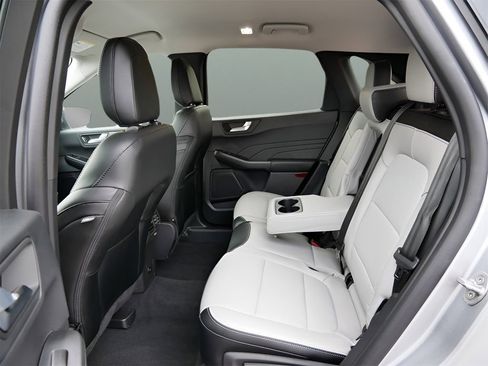 Used 2024 Ford Escape SE image 11