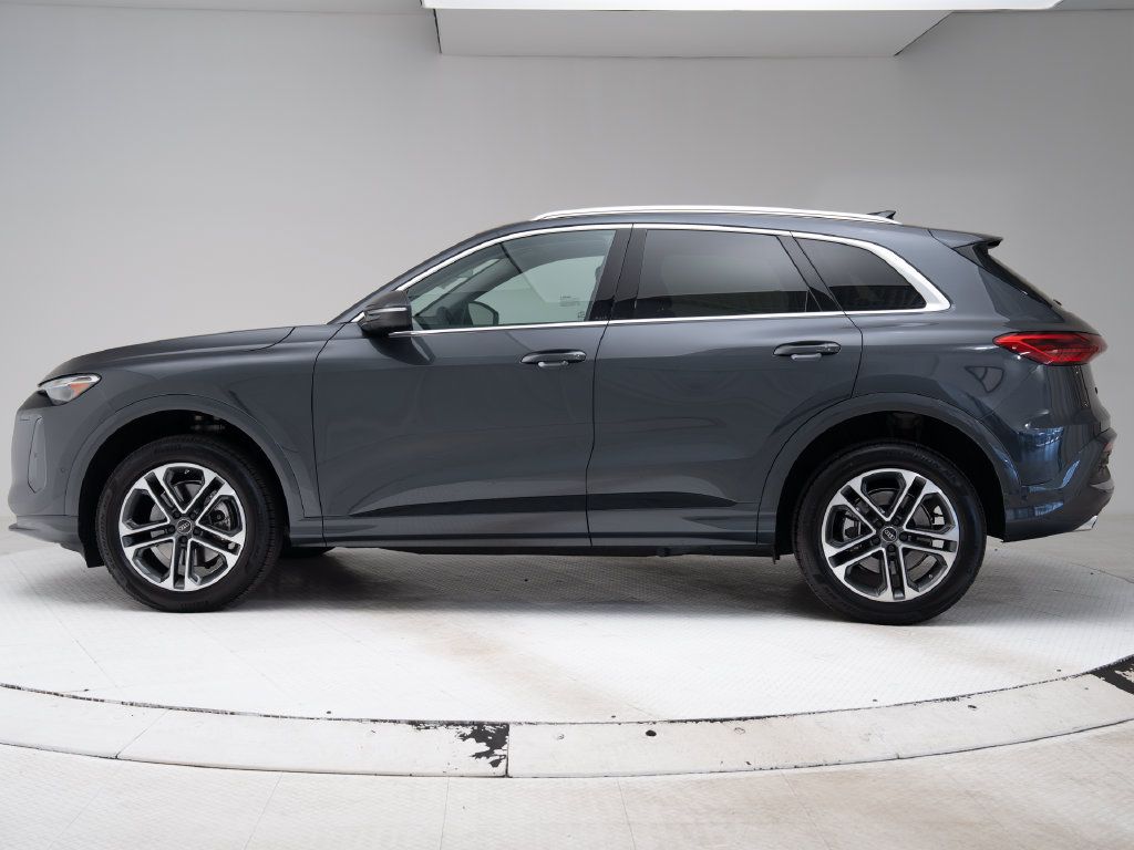 Certified 2025 Audi Q5 Premium w/ Convenience Package AWD/4WD image 2