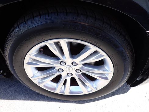 Used 2017 Chrysler 300 C RWD image 11