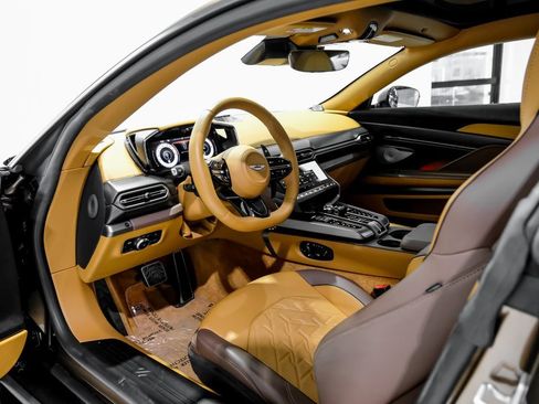 Used 2025 Aston Martin Vanquish V12 image 5