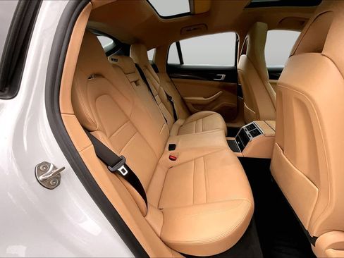 Used 2023 Porsche Panamera RWD image 20