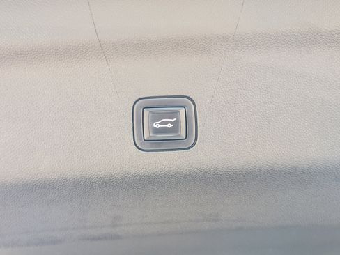 Used 2022 GMC Yukon XL Denali AWD/4WD image 31