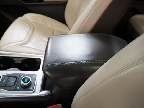 Used 2020 Ford Explorer Platinum w/ Premium Technology Package image 23