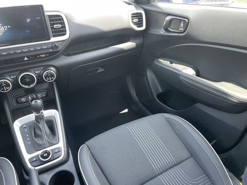 New 2025 Hyundai Venue Limited image 15