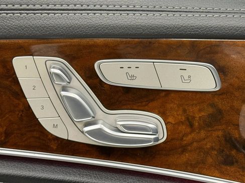 Used 2017 Mercedes-Benz E 300 4MATIC image 25