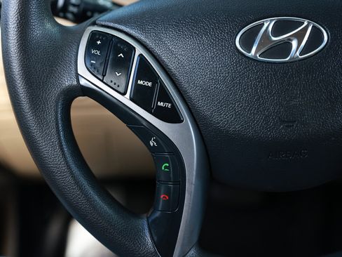 Used 2013 Hyundai Elantra GLS w/ Preferred Pkg image 32