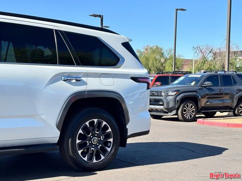 Certified 2023 Toyota Sequoia Limited AWD/4WD image 10