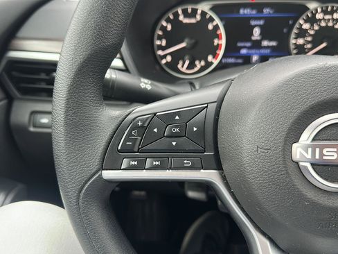 Used 2024 Nissan Altima 2.5 SV image 14