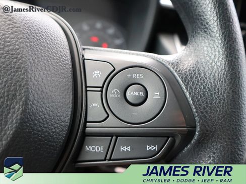 Used 2025 Toyota Corolla LE FWD image 27
