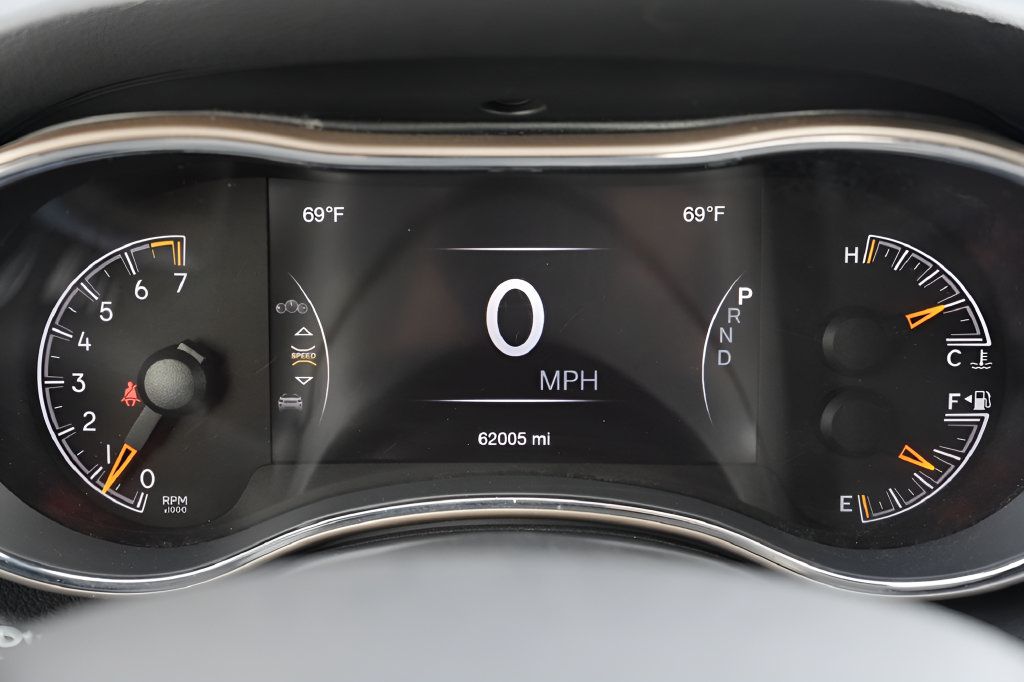 Used 2017 Jeep Grand Cherokee Limited w/ Luxury Group II AWD/4WD image 30