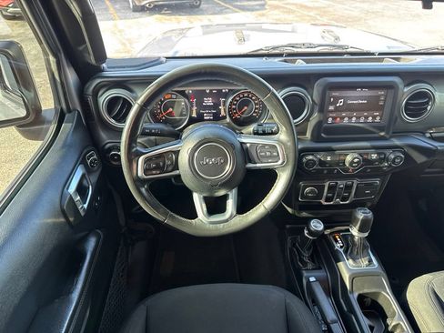 Used 2019 Jeep Wrangler Unlimited Sahara AWD/4WD image 18
