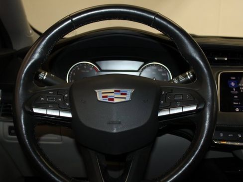 Certified 2022 Cadillac XT4 Luxury w/ Cold Weather Package image 17