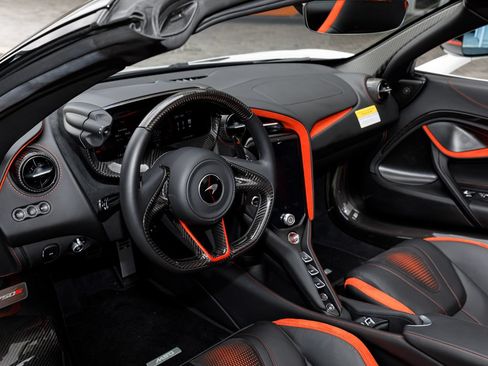 Used 2024 McLaren 750S Spider RWD image 52