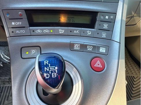 Used 2015 Toyota Prius Two image 26