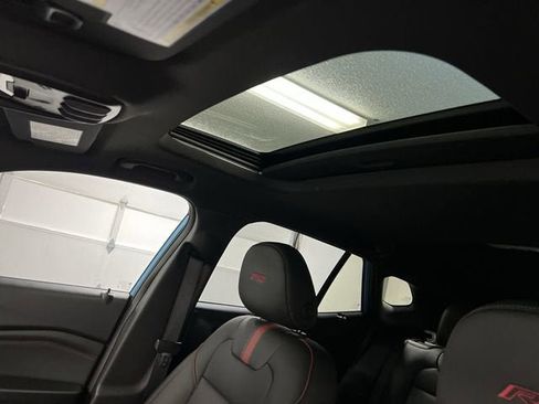 Certified 2025 Chevrolet Trax RS w/ Sunroof Package FWD image 18