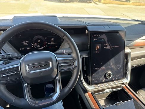 Used 2025 GMC Yukon Denali image 12