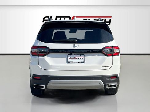 Used 2024 Honda Pilot Touring image 6