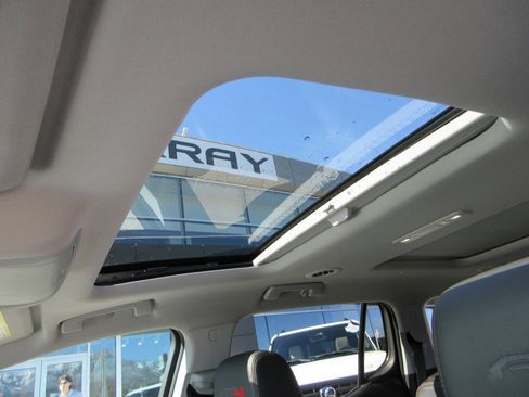 Used 2021 GMC Acadia AT4 w/ Technology Package image 18