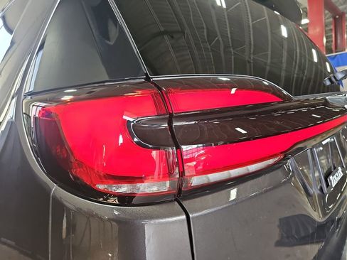 Used 2023 Chrysler Pacifica Limited w/ Uconnect Theater Family Group image 40