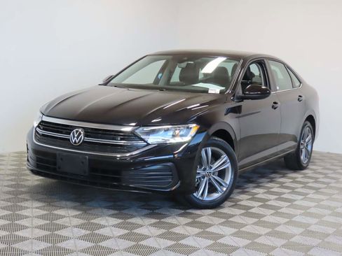 Used 2024 Volkswagen Jetta SE image 1