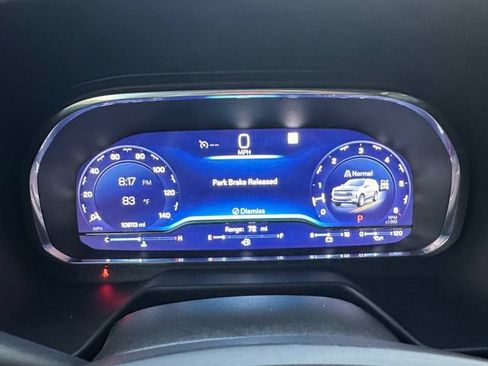 Used 2022 Chevrolet Suburban Z71 w/ Luxury Package AWD/4WD image 11