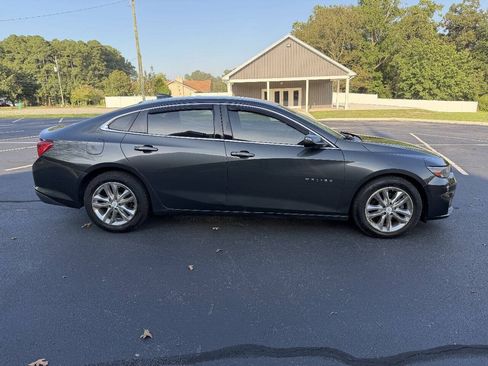 Used 2017 Chevrolet Malibu LT FWD image 4
