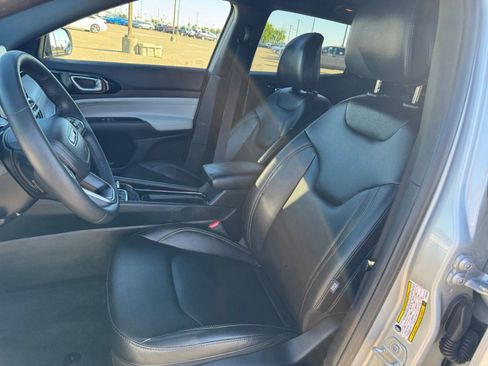 Used 2025 Jeep Compass Limited image 28