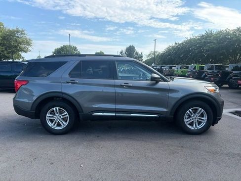 Used 2023 Ford Explorer XLT w/ Equipment Group 202A AWD/4WD image 2