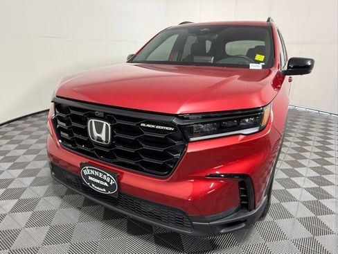 Used 2025 Honda Pilot Black Edition image 2