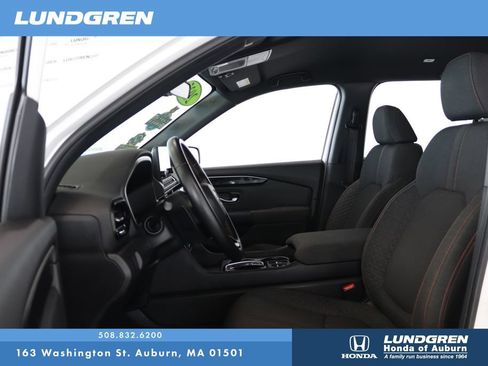 Used 2025 Honda Pilot Sport image 10